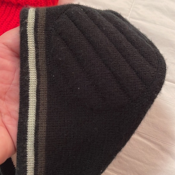 Totes Ear Muffs & Knit Hat. - Picture 4 of 9